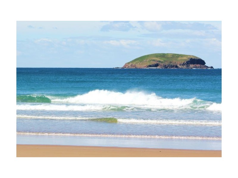 6 Dammerel Crescent, Emerald Beach NSW 2456