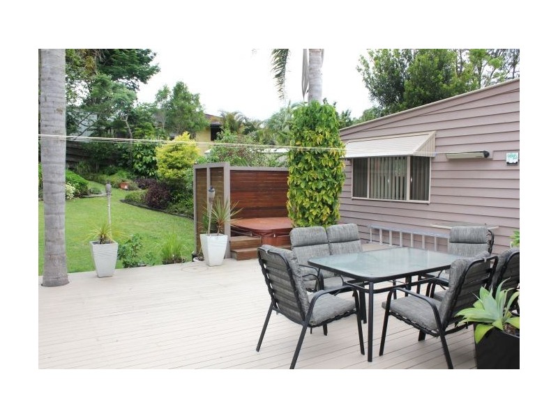 9 Young Street, Safety Beach NSW 2456