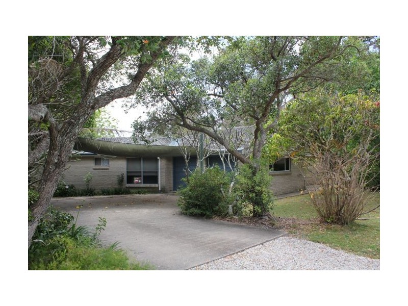 25 Lake View Ave, Safety Beach NSW 2456