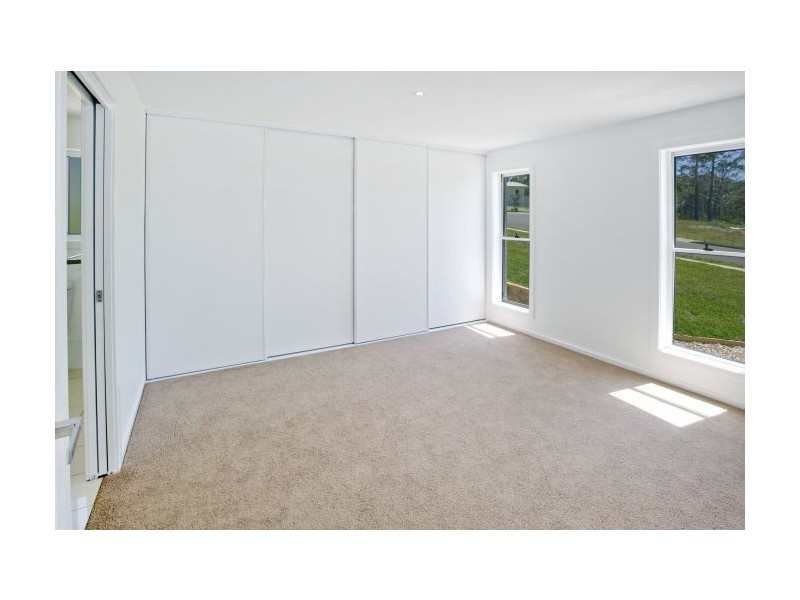 5 Helmsman Close, Safety Beach NSW 2456