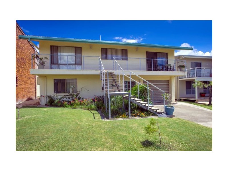 10 Fuller Street, Arrawarra Headland NSW 2456