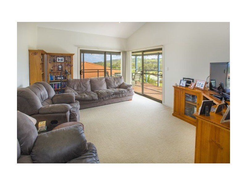 8 McPhee Close, Woolgoolga NSW 2456