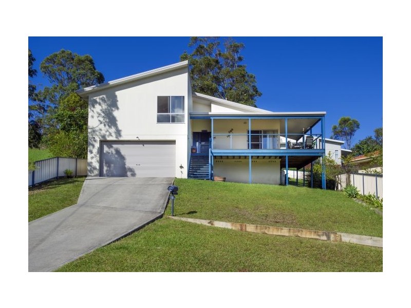 8 McPhee Close, Woolgoolga NSW 2456