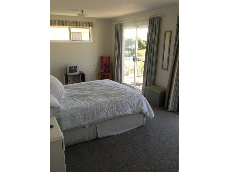 33 Bluegum Ave, Sandy Beach NSW 2456