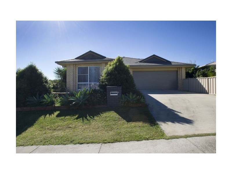 9 Admiralty Drive, Safety Beach NSW 2456
