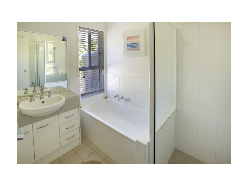 9 Admiralty Drive, Safety Beach NSW 2456