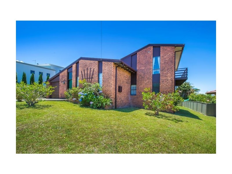 25 Campbell Street, Safety Beach NSW 2456