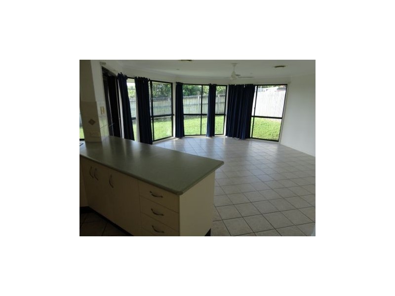 8 Seacove Court, Eimeo QLD 4740