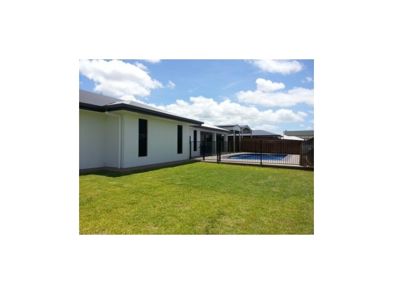2 Surrey Court, Ooralea QLD 4740