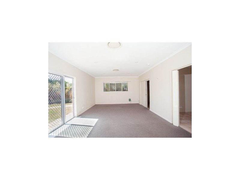 10 Anglers Parade, Blacks Beach QLD 4740