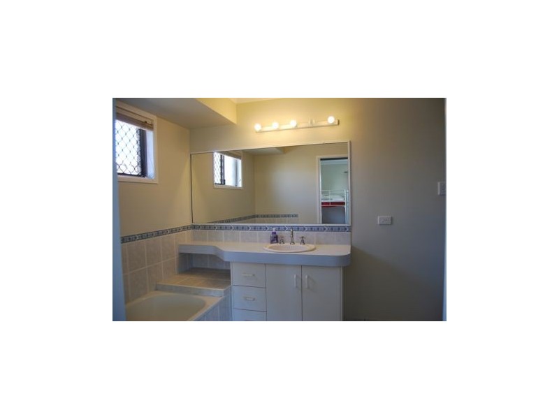 17 Caledonian Drive, Beaconsfield QLD 4740