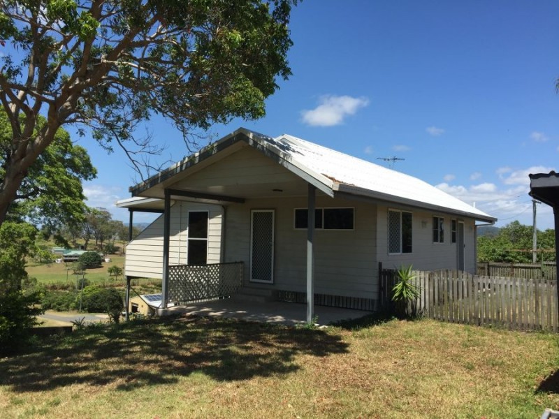 14 Cilla Hill Crt, Sarina Beach QLD 4737