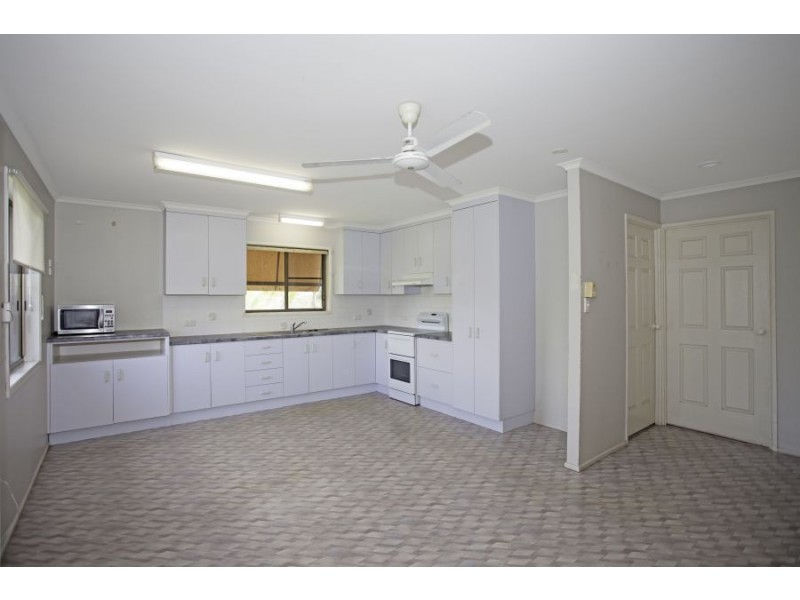 14 Cilla Hill Crt, Sarina Beach QLD 4737