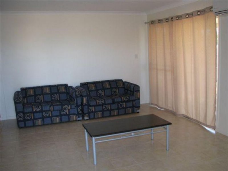 2/9 Baker Street, Nebo QLD 4742