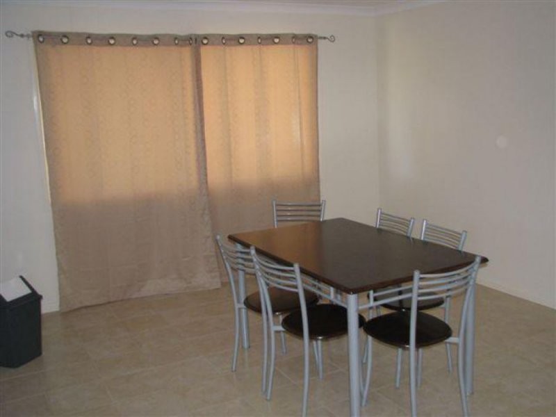 2/9 Baker Street, Nebo QLD 4742