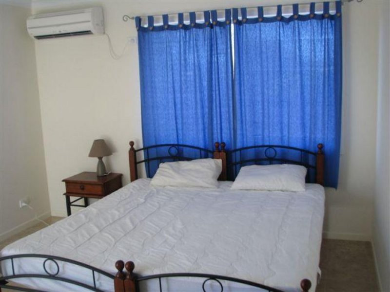 2/9 Baker Street, Nebo QLD 4742