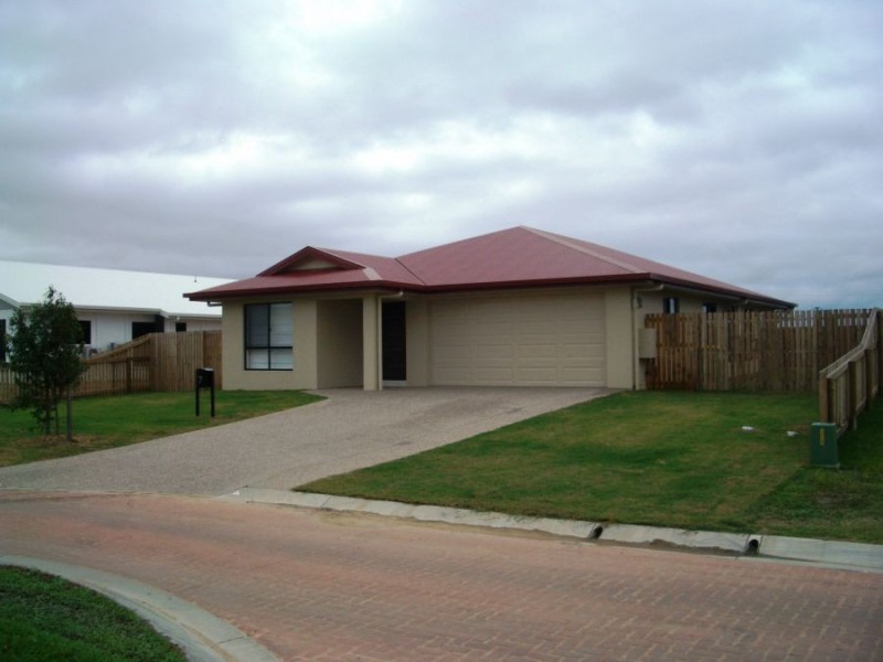 7 Salisbury Place, Ooralea QLD 4740