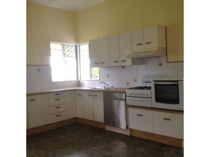8 Schaefer Street, West Mackay QLD 4740