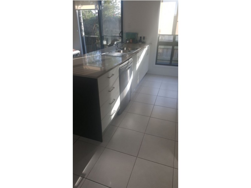 2/12 Halifax Place, Eimeo QLD 4740