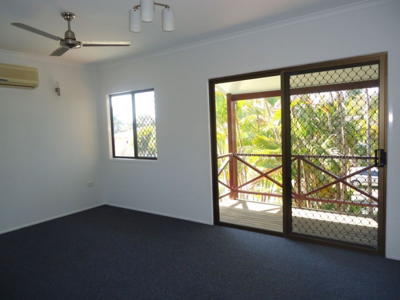 6 Lambert Court, Slade Point QLD 4740