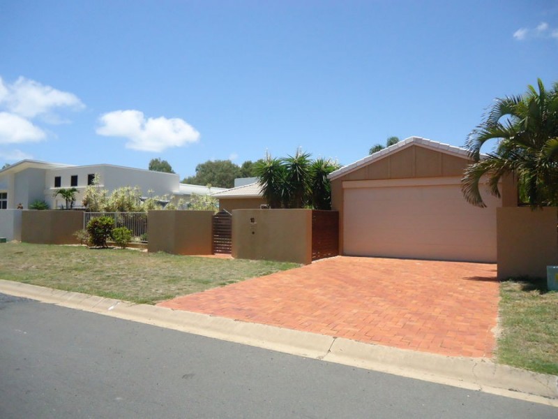 10 Anglers Parade, Blacks Beach QLD 4740