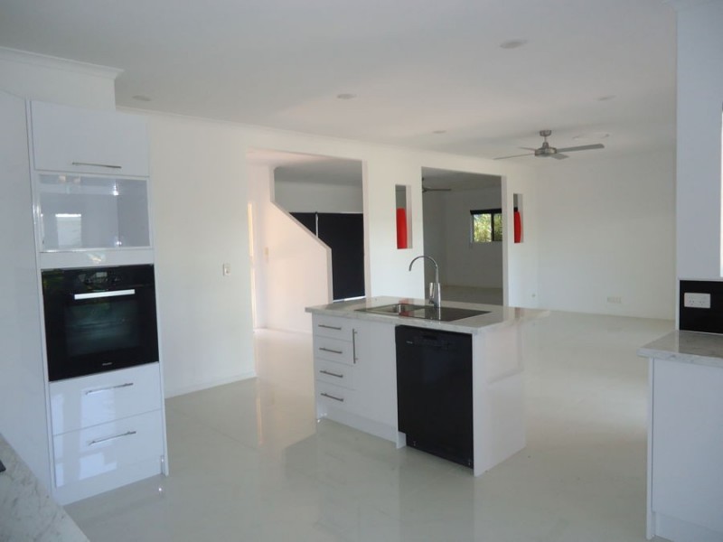 10 Anglers Parade, Blacks Beach QLD 4740