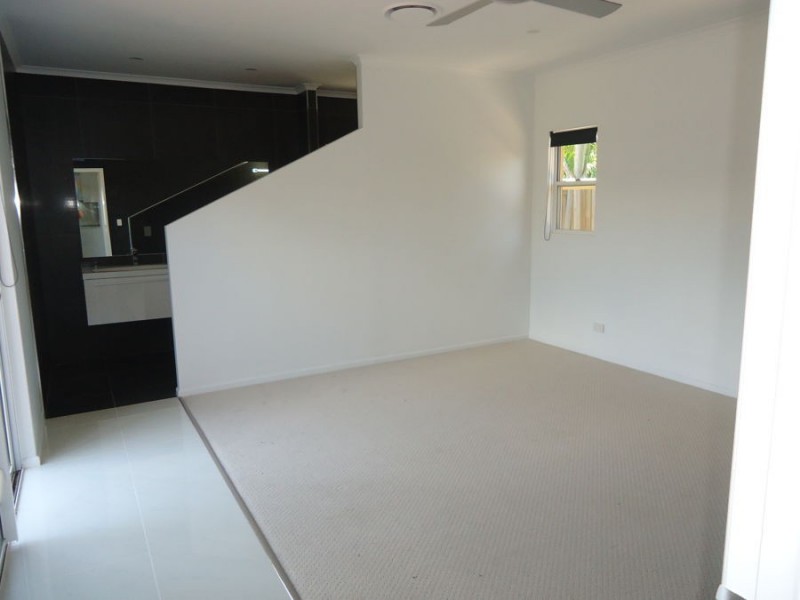 10 Anglers Parade, Blacks Beach QLD 4740