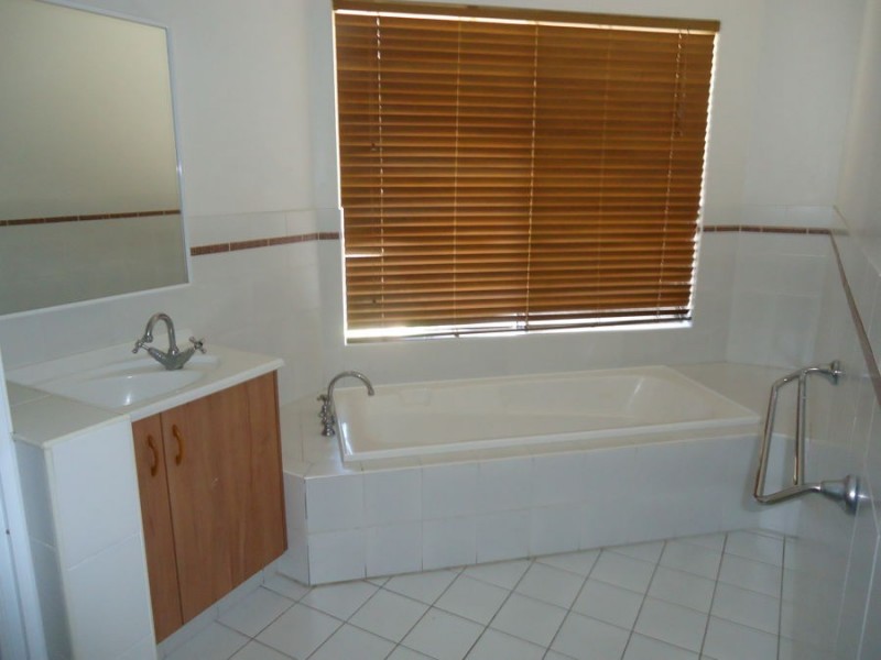 10 Anglers Parade, Blacks Beach QLD 4740
