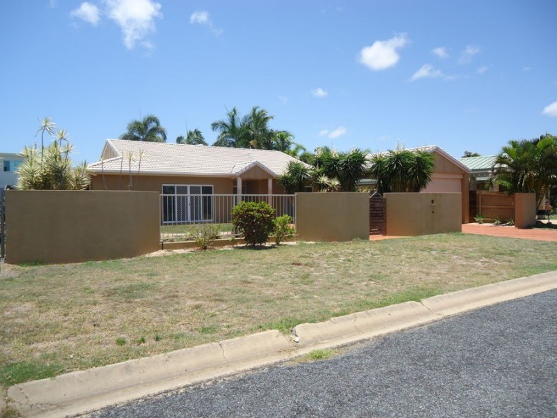 10 Anglers Parade, Blacks Beach QLD 4740