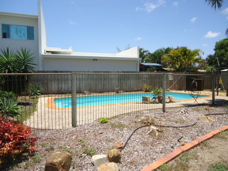 10 Anglers Parade, Blacks Beach QLD 4740