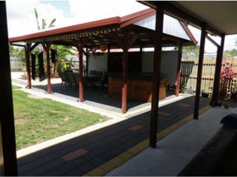 20 Schapers Road, Glenella QLD 4740