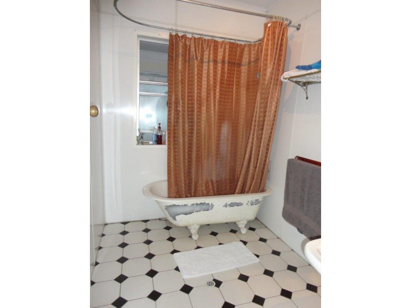 30 Stockbridge St, West Mackay QLD 4740