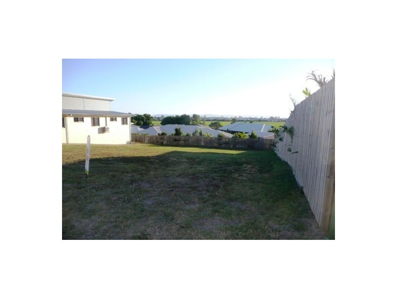 7 Stephanie Ct, Glenella QLD 4740