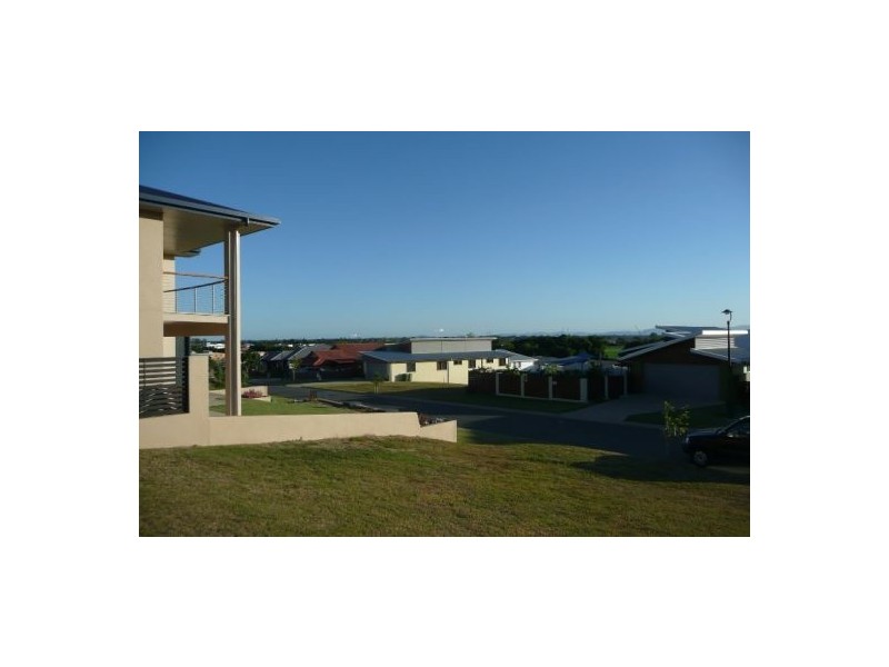 7 Stephanie Ct, Glenella QLD 4740