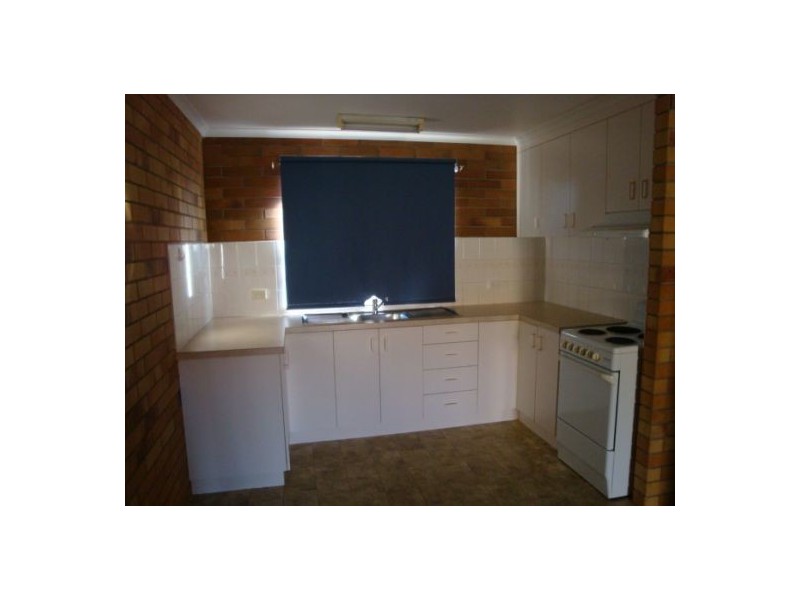 2/61 Oak Street, Andergrove QLD 4740