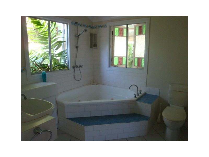 11 Holland Street, West Mackay QLD 4740