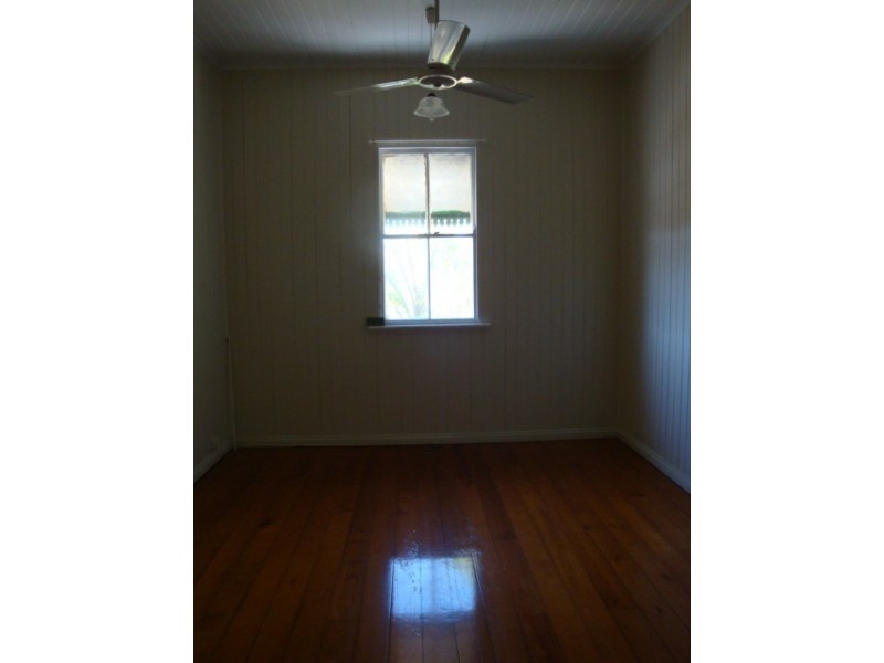 11 Holland Street, West Mackay QLD 4740