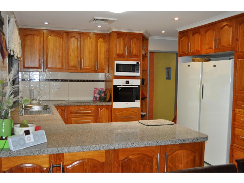 8 Raymond Croker Avenue, Mount Pleasant QLD 4740