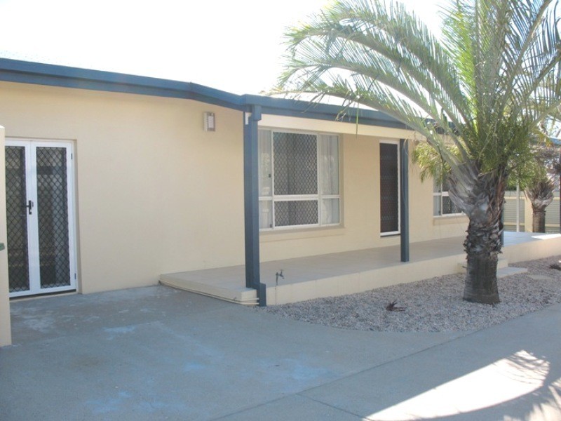 Unit 2  / 15 Keswick Avenue, Slade Point QLD 4740