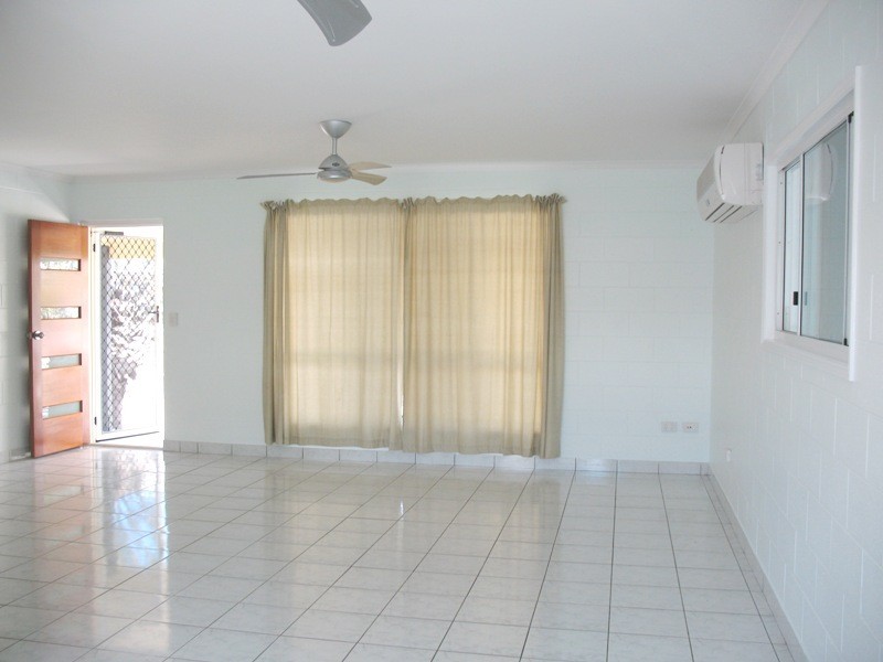 Unit 2  / 15 Keswick Avenue, Slade Point QLD 4740