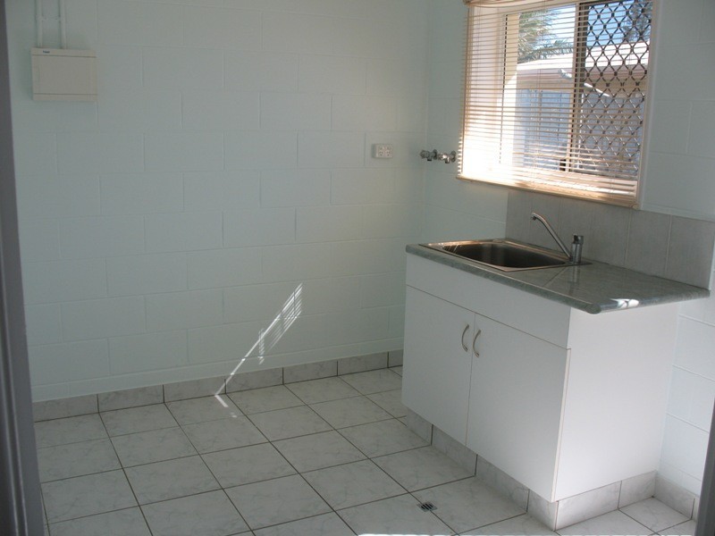 Unit 2  / 15 Keswick Avenue, Slade Point QLD 4740