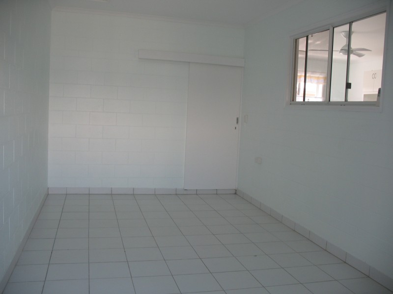 Unit 2  / 15 Keswick Avenue, Slade Point QLD 4740