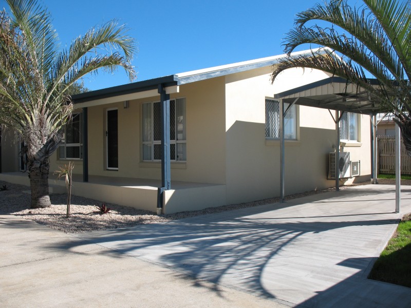 Unit 2  / 15 Keswick Avenue, Slade Point QLD 4740