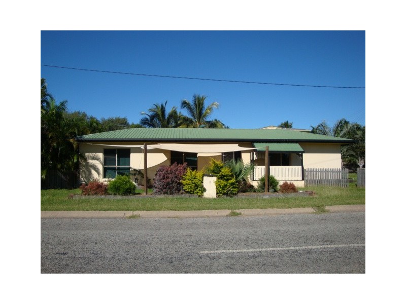 1 Rassmussen Avenue, Salonika Beach QLD 4740