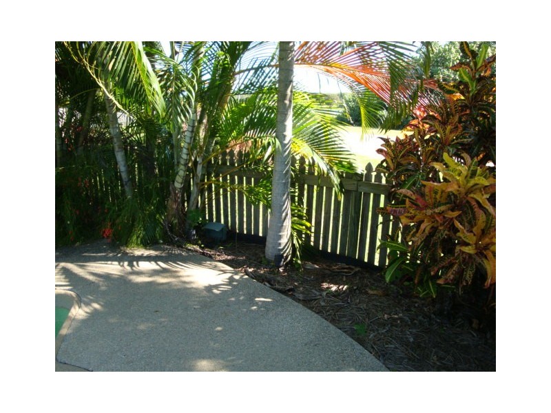 1 Rassmussen Avenue, Salonika Beach QLD 4740