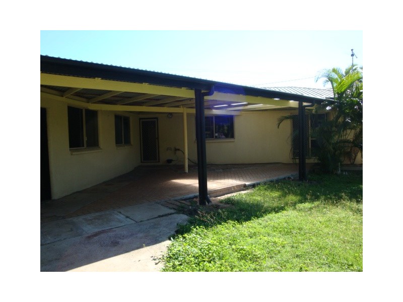 1 Rassmussen Avenue, Salonika Beach QLD 4740