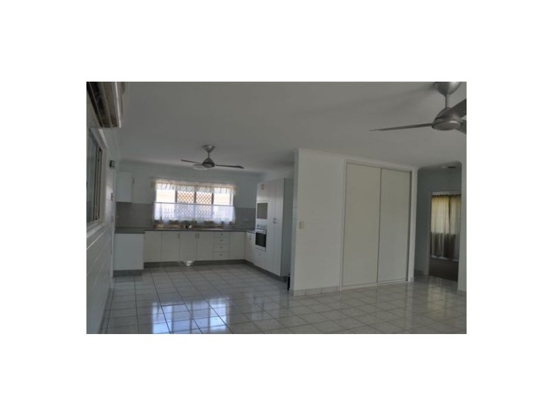 2/15 Keswick Avenue, Slade Point QLD 4740