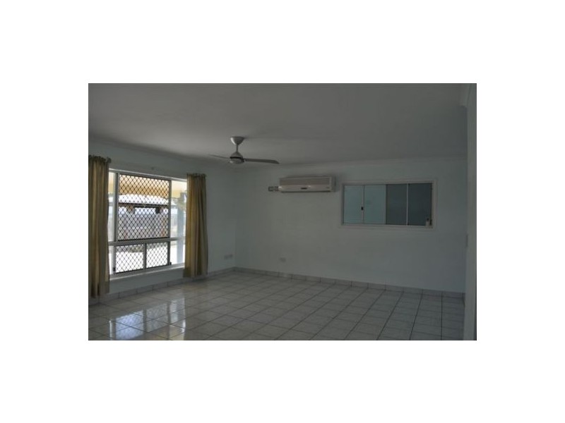 2/15 Keswick Avenue, Slade Point QLD 4740