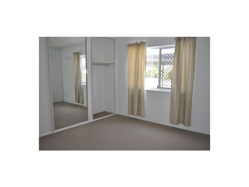 2/15 Keswick Avenue, Slade Point QLD 4740