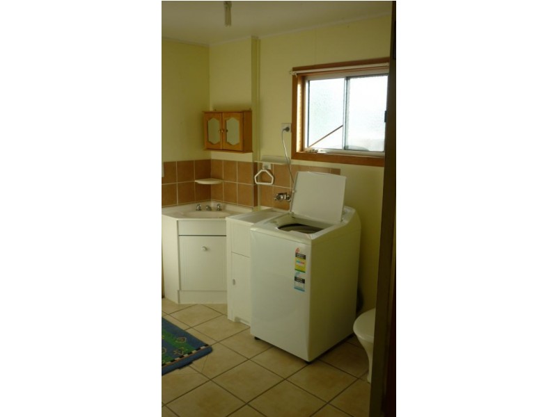 2/18 Owen Jenkins, Sarina Beach QLD 4737